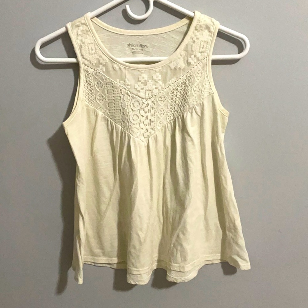 Girl’s top.